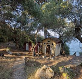 4 bedroom villa with pool by the sea, near Corfu town, sleeps 8